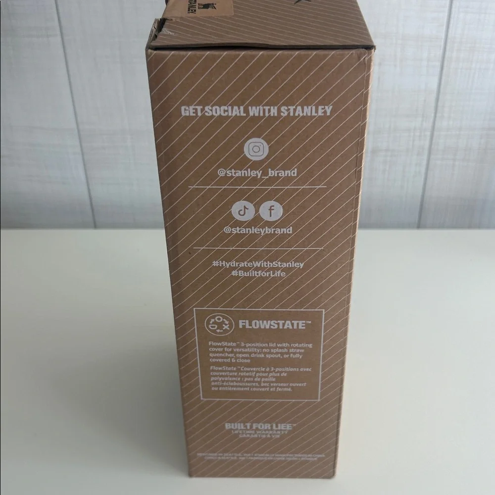 Stanley Quencher H2.0 Tumbler Black with Iridescent Lid - Picture 8 of 8